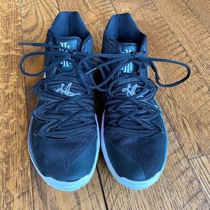 Nike Kyrie 5 basketball shoes size men’s 9.5